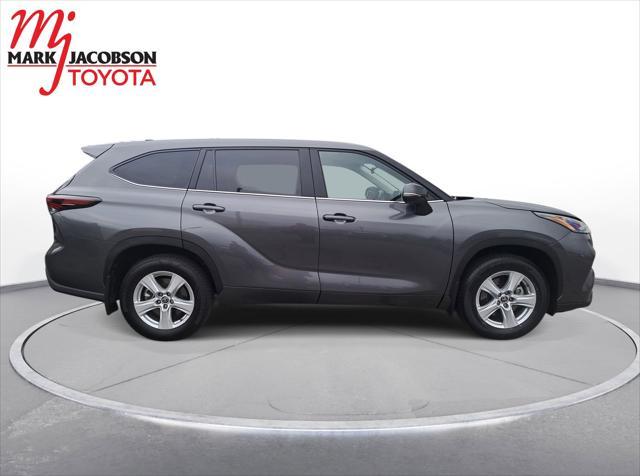 used 2024 Toyota Highlander car, priced at $36,900