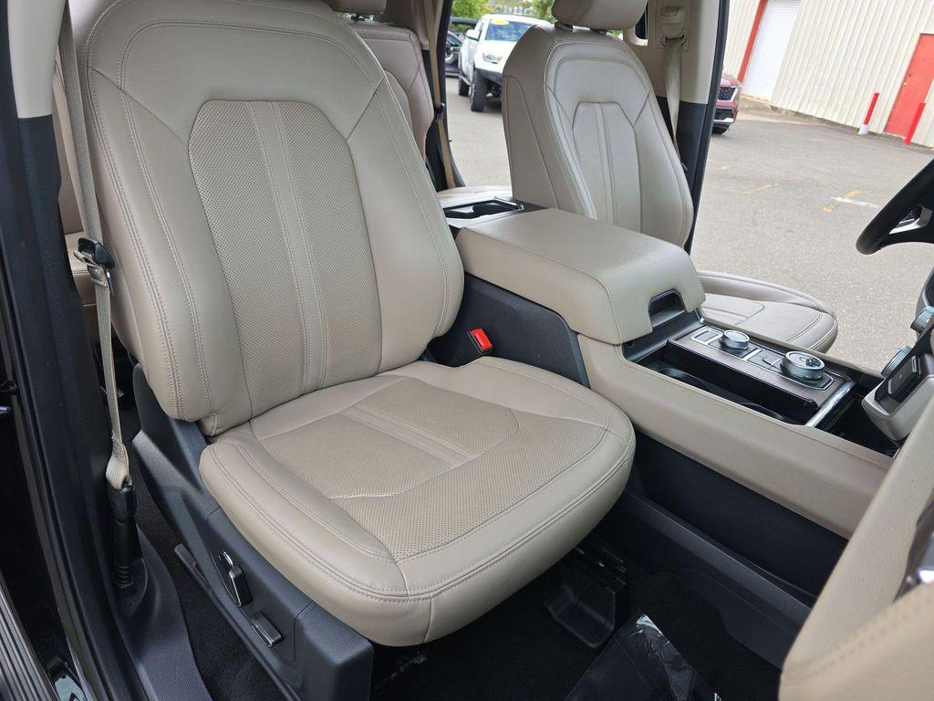 used 2024 Ford Expedition car, priced at $45,280
