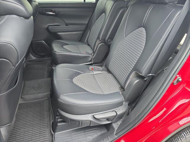 used 2022 Toyota Highlander car, priced at $35,300