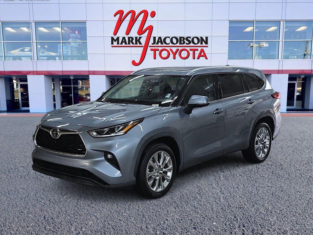 used 2023 Toyota Highlander car, priced at $38,480
