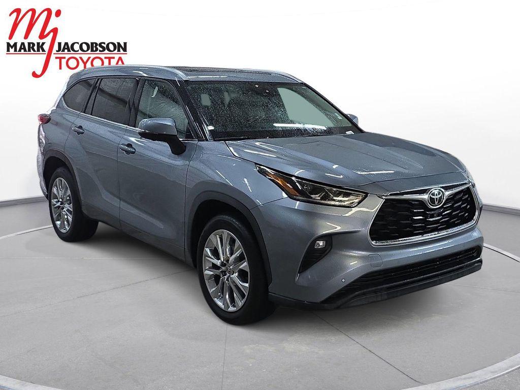 used 2023 Toyota Highlander car, priced at $38,480