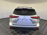 used 2021 Toyota Highlander car, priced at $31,800