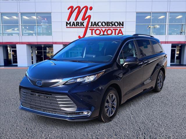 used 2023 Toyota Sienna car, priced at $40,800