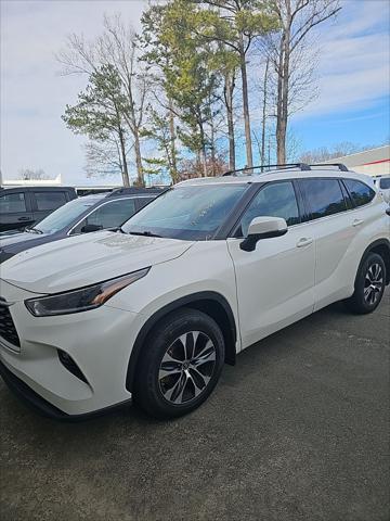 used 2021 Toyota Highlander car, priced at $29,800