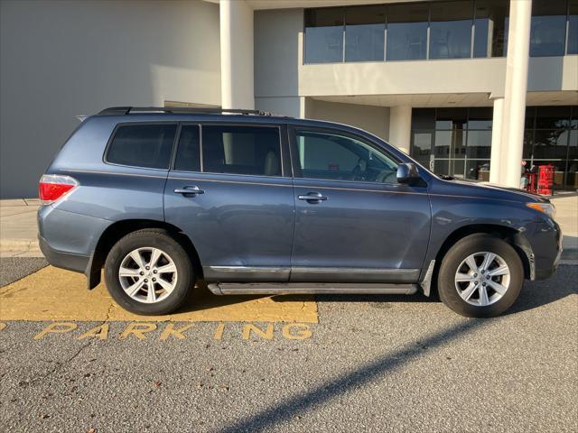 used 2013 Toyota Highlander car, priced at $13,400