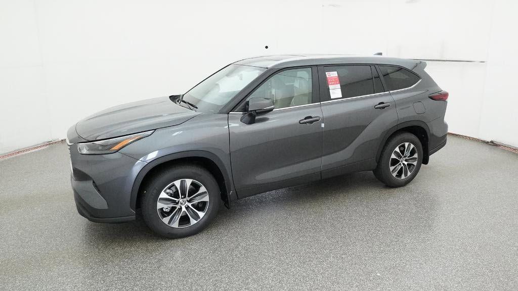 new 2025 Toyota Highlander car, priced at $44,049