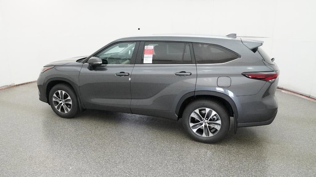 new 2025 Toyota Highlander car, priced at $44,049
