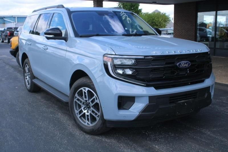 new 2025 Ford Expedition car, priced at $69,673