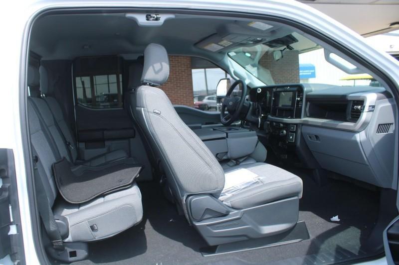 new 2025 Ford F-250 car, priced at $71,265