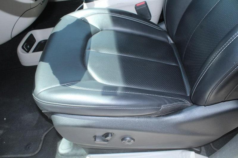 used 2023 Chrysler Pacifica car, priced at $25,995