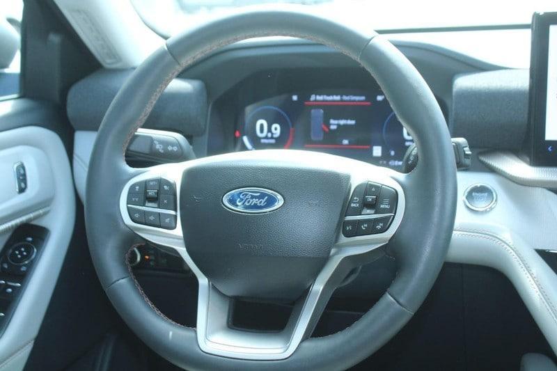 used 2025 Ford Explorer car