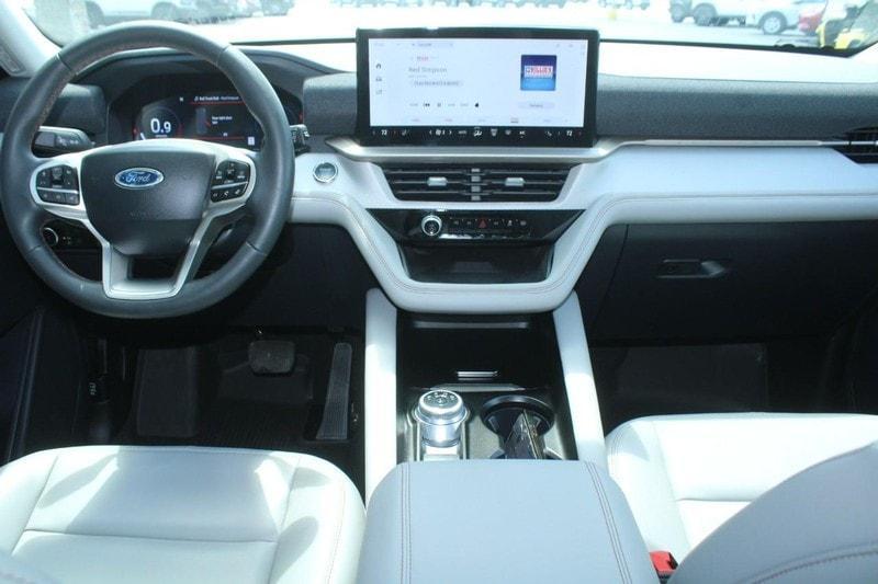 used 2025 Ford Explorer car