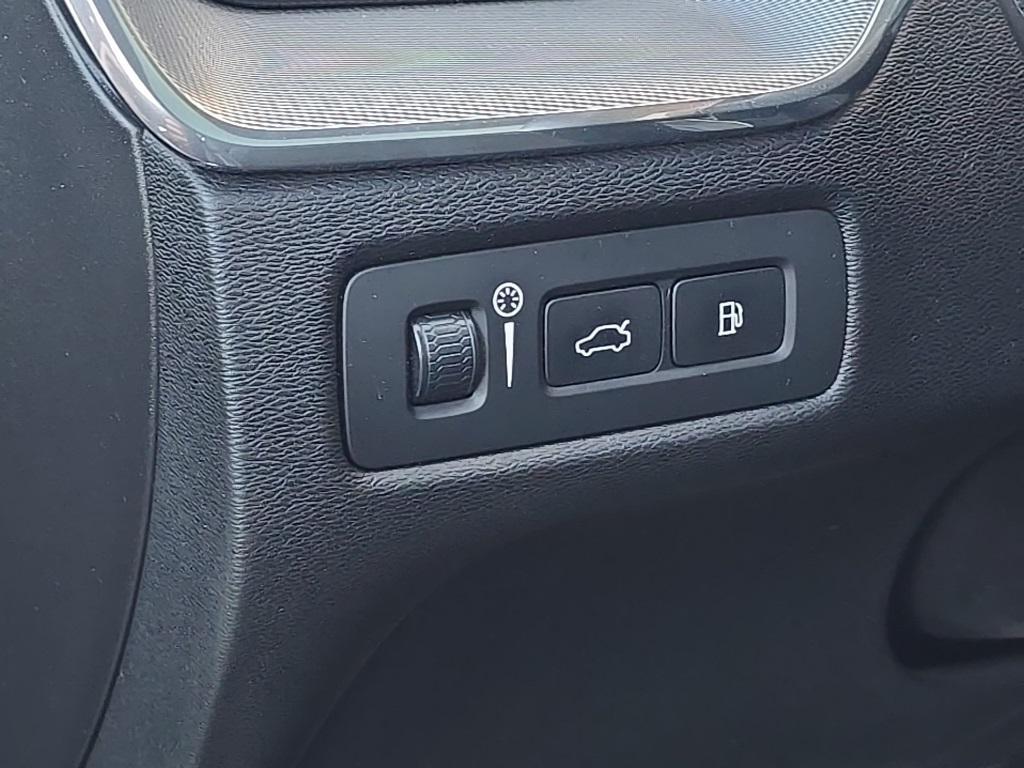 used 2019 Volvo XC60 Recharge Plug-In Hybrid car, priced at $33,900