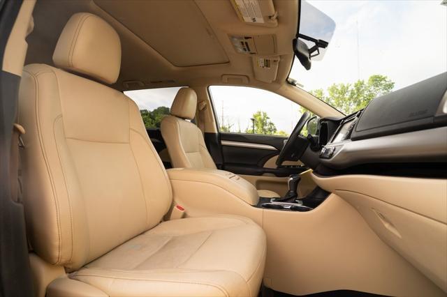 used 2015 Toyota Highlander car, priced at $17,200