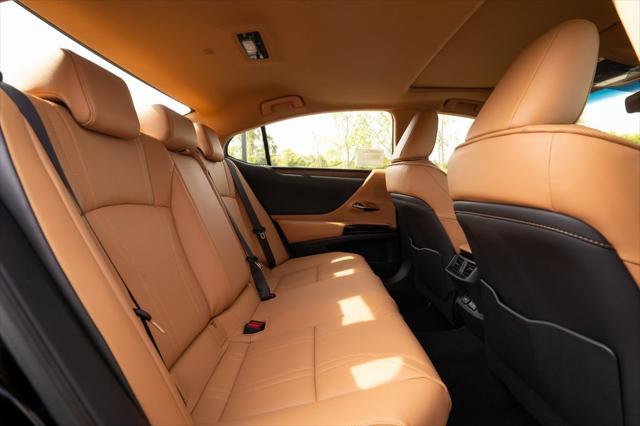 new 2025 Lexus ES 300h car, priced at $50,510