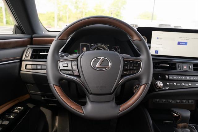 new 2025 Lexus ES 300h car, priced at $50,510