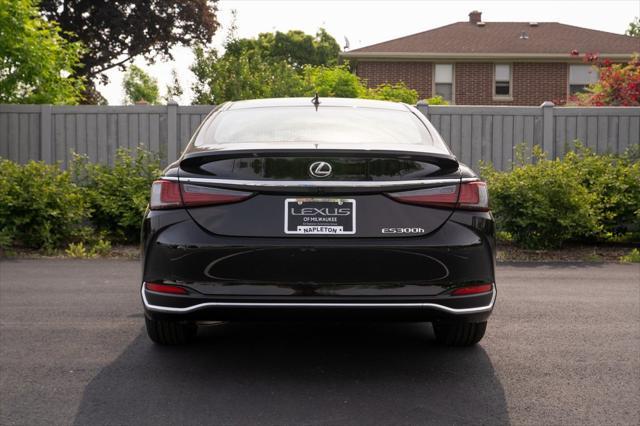 new 2025 Lexus ES 300h car, priced at $50,510