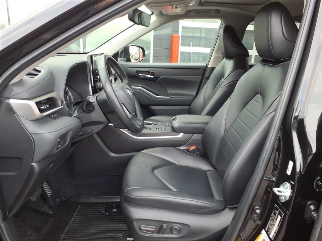used 2022 Toyota Highlander car, priced at $29,200