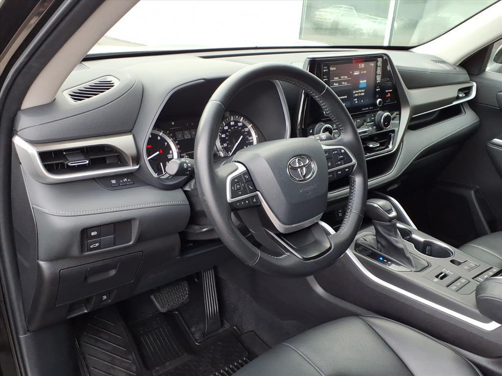 used 2022 Toyota Highlander car, priced at $29,200