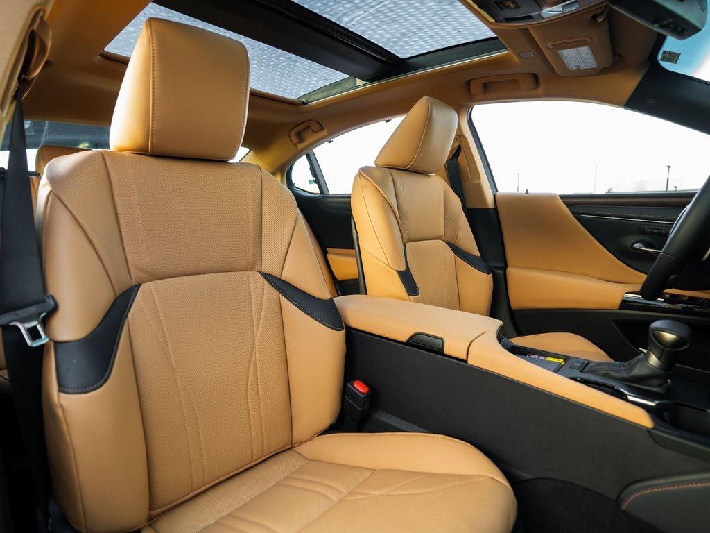 new 2025 Lexus ES 350 car, priced at $53,170