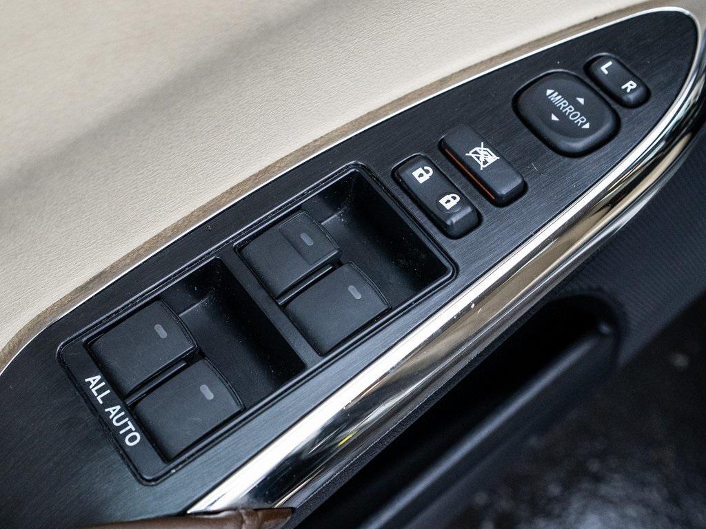 used 2013 Toyota Avalon Hybrid car, priced at $9,998