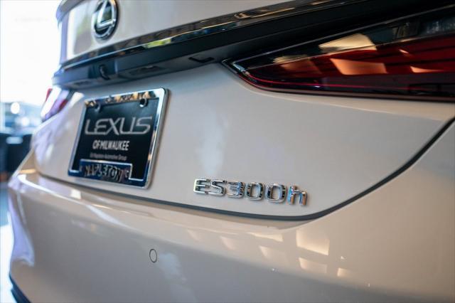 new 2025 Lexus ES 300h car, priced at $49,955