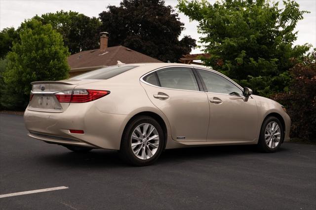 used 2013 Lexus ES 300h car, priced at $13,800