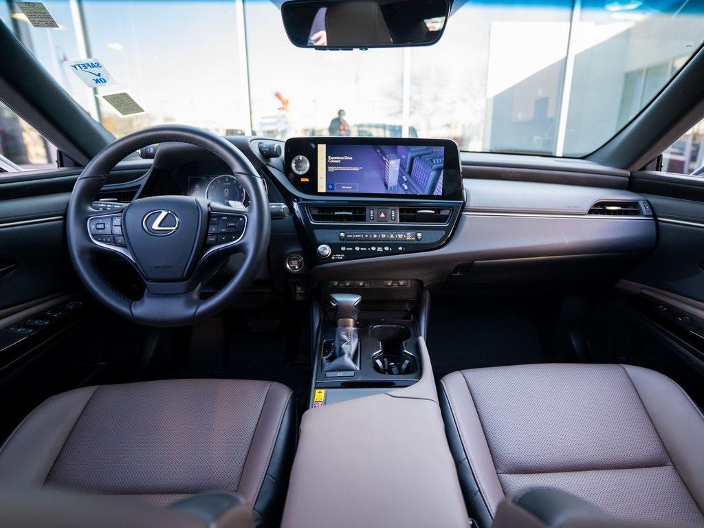 used 2024 Lexus ES 350 car, priced at $42,998