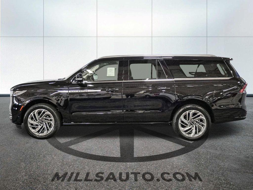 new 2025 Lincoln Navigator car, priced at $100,822