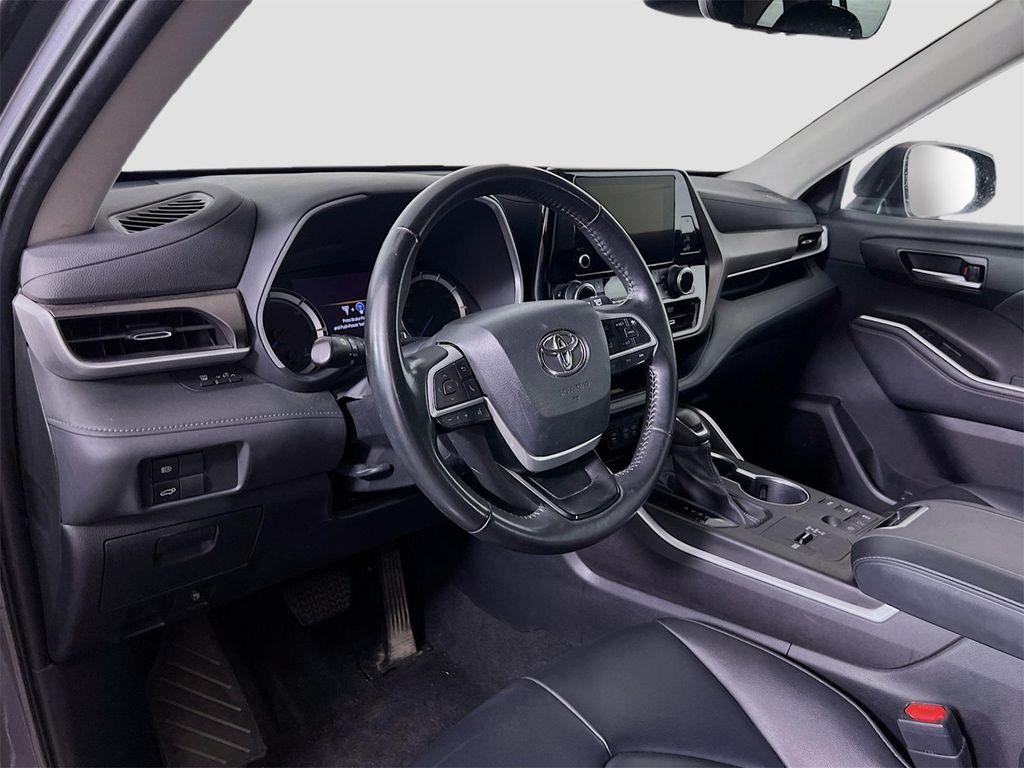 used 2023 Toyota Highlander Hybrid car, priced at $34,889