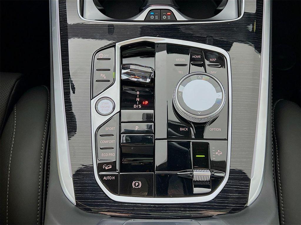 new 2026 BMW X7 car, priced at $122,085