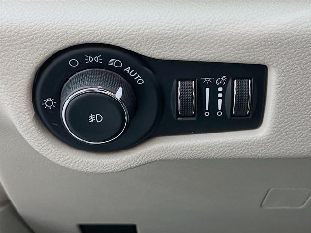 used 2023 Chrysler Pacifica car, priced at $24,995