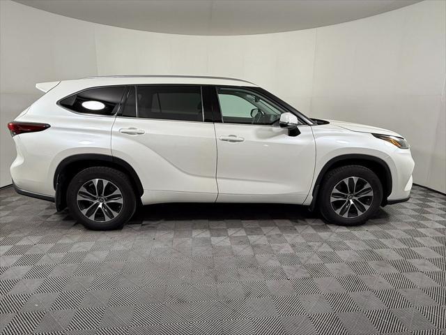 used 2021 Toyota Highlander car, priced at $31,946