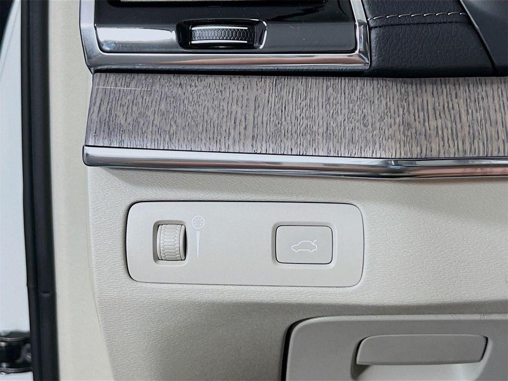 used 2022 Volvo XC90 car, priced at $43,039