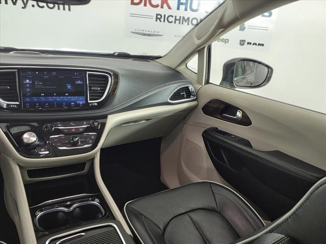 used 2021 Chrysler Pacifica Hybrid car, priced at $33,549