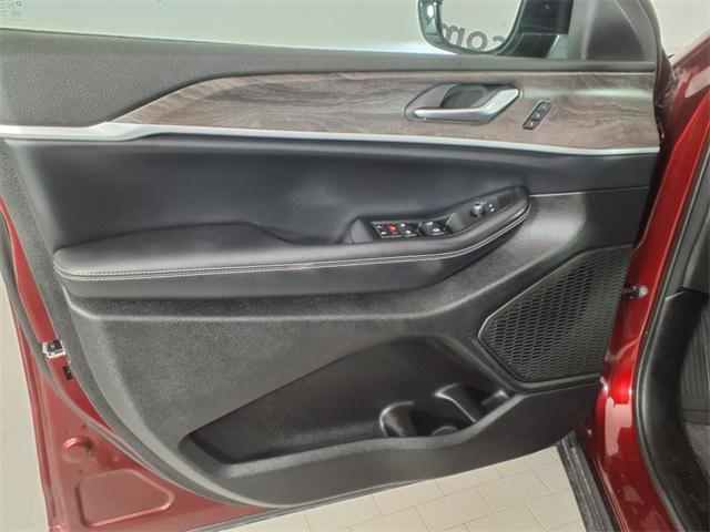 used 2024 Jeep Grand Cherokee car, priced at $38,218
