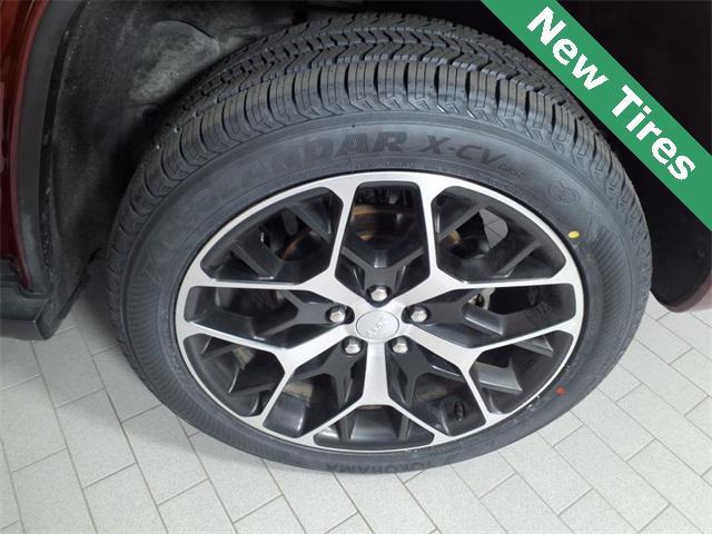 used 2024 Jeep Grand Cherokee car, priced at $45,366