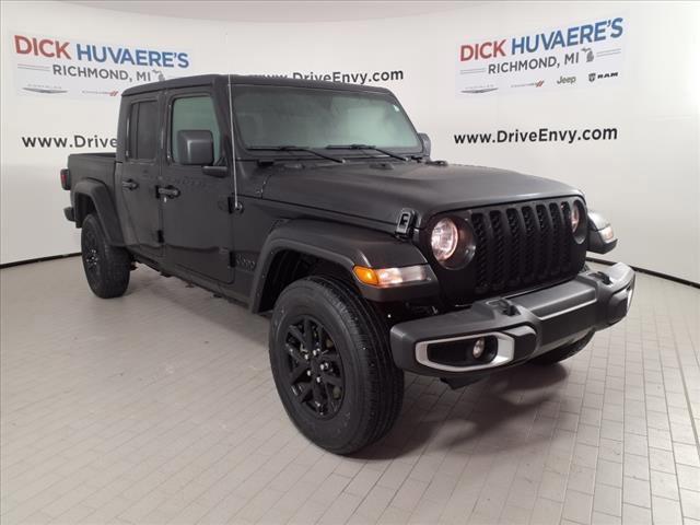 used 2021 Jeep Gladiator car, priced at $32,156