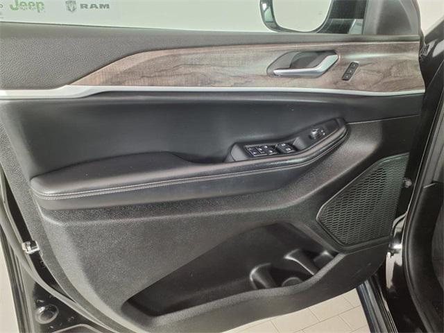 used 2024 Jeep Grand Cherokee car, priced at $42,995