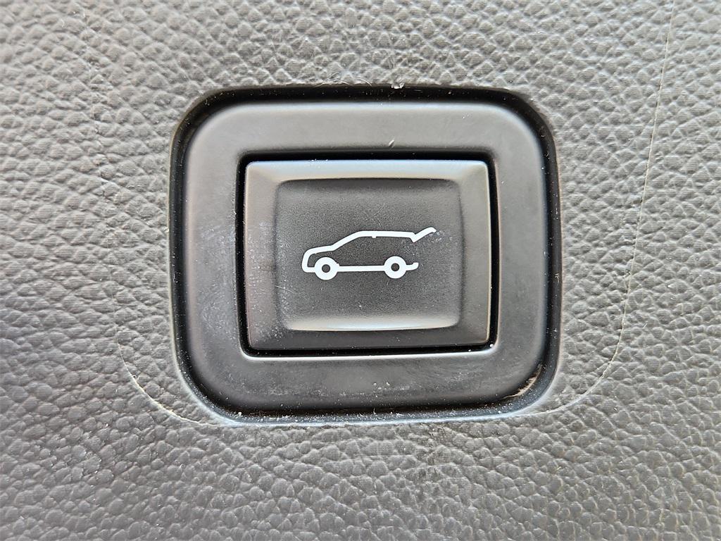 used 2020 Chevrolet Traverse car, priced at $23,566