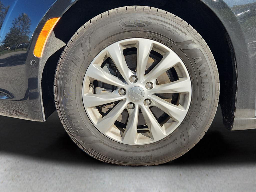 used 2018 Chrysler Pacifica car, priced at $14,966