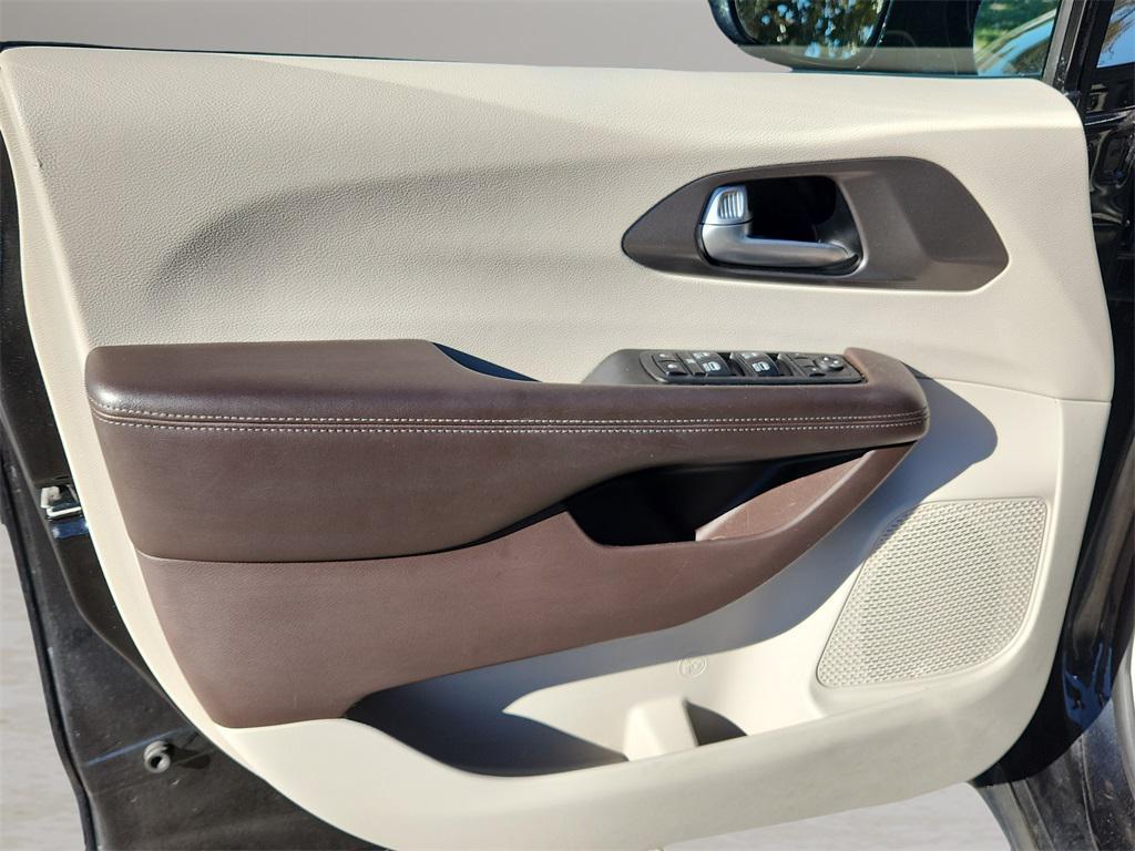 used 2018 Chrysler Pacifica car, priced at $14,966