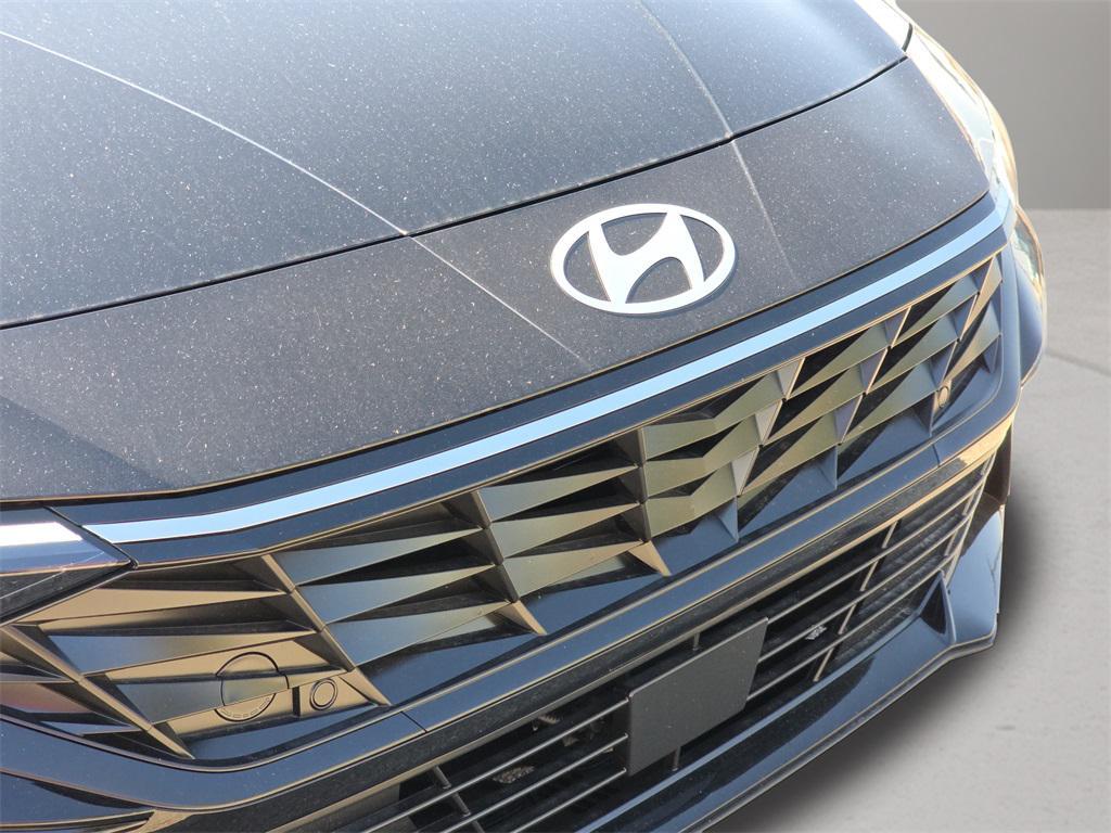 new 2025 Hyundai Elantra car, priced at $27,074