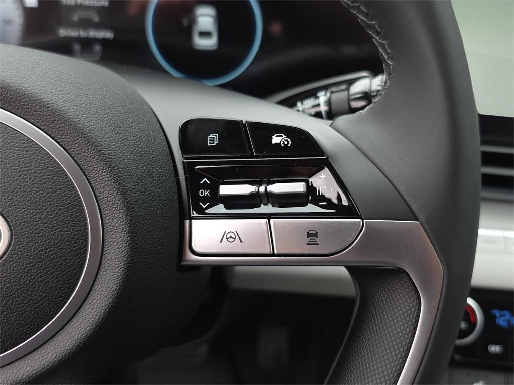 new 2025 Hyundai Elantra car, priced at $27,484