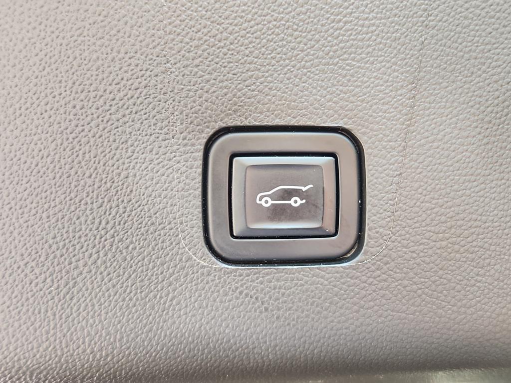 used 2023 Chevrolet Traverse car, priced at $37,766