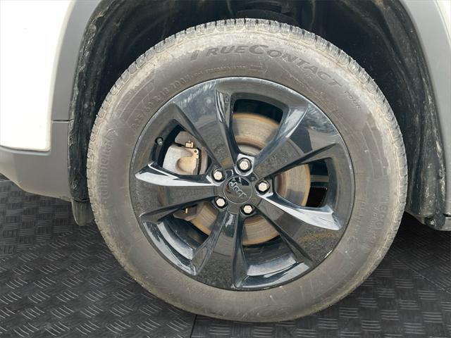 used 2019 Jeep Cherokee car, priced at $17,266