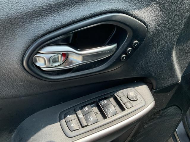 used 2019 Jeep Cherokee car, priced at $9,966