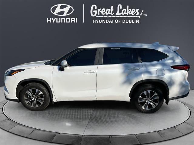 used 2023 Toyota Highlander car, priced at $35,266