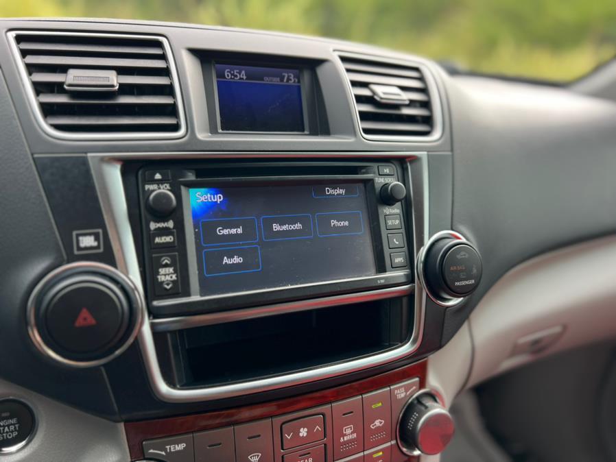 used 2013 Toyota Highlander car, priced at $13,987