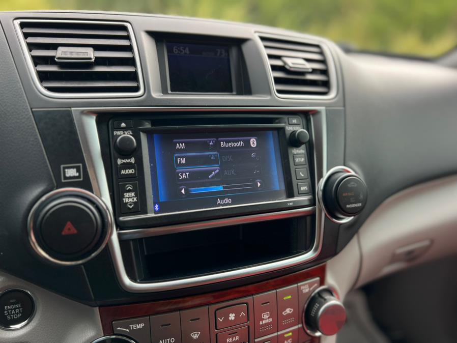 used 2013 Toyota Highlander car, priced at $13,987